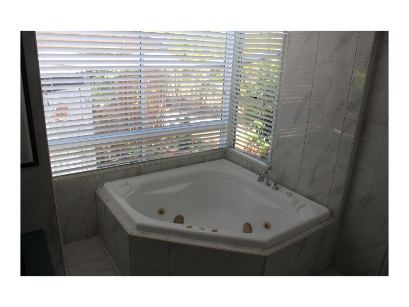 68 Hilltop Dr, Gin Gin QLD 4671