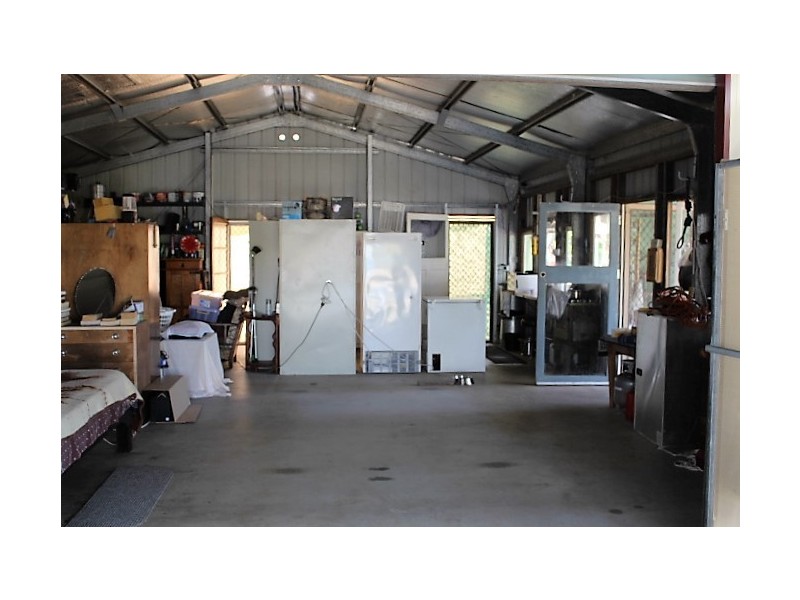 44E Claxton Rd, Kolonga QLD 4671