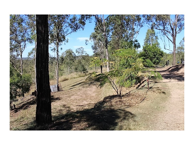 44E Claxton Rd, Kolonga QLD 4671