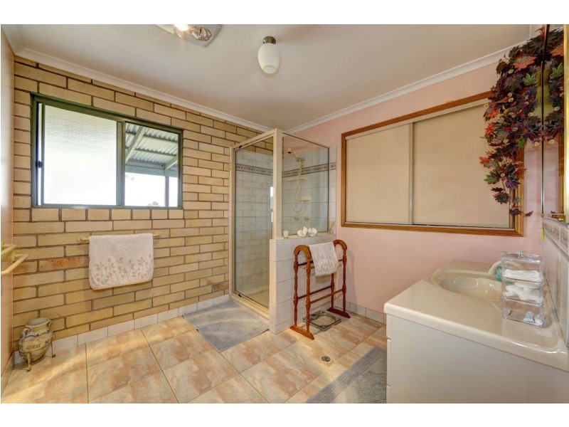 338 Rickards Rd,, Kolonga QLD 4671