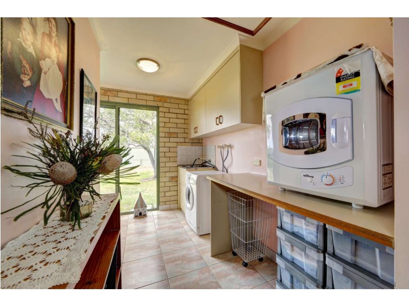 338 Rickards Rd,, Kolonga QLD 4671