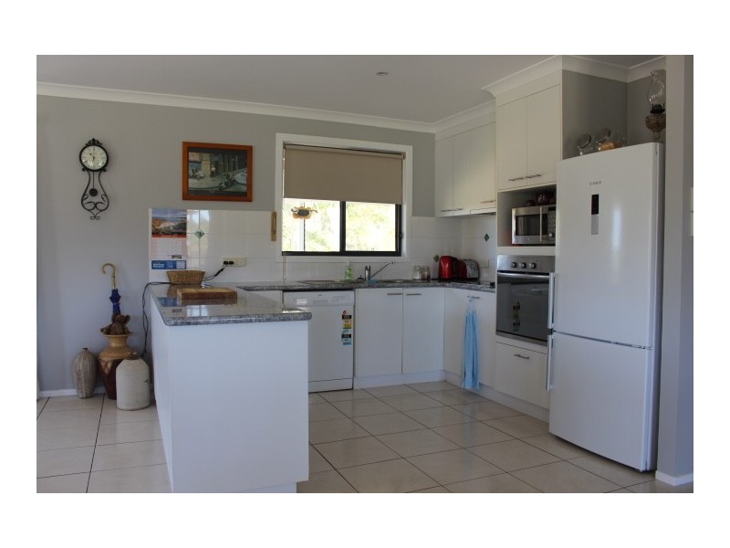2 Railway St, Mount Perry QLD 4671