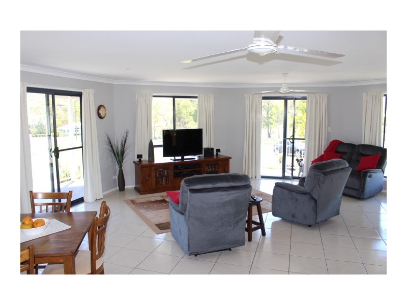 2 Railway St, Mount Perry QLD 4671