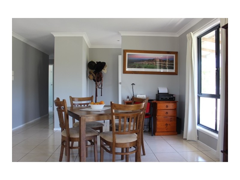 2 Railway St, Mount Perry QLD 4671