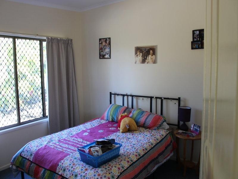 2 Laurison Street, Gin Gin QLD 4671