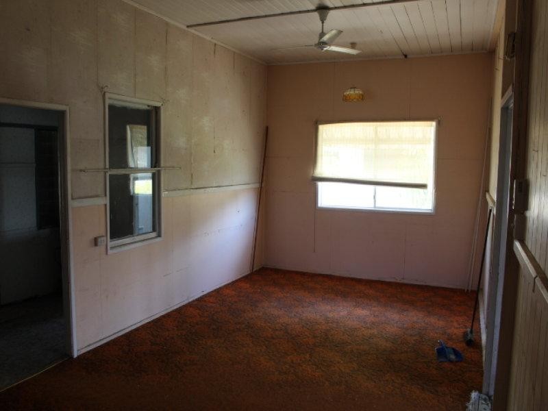 35 Mulgrave St, Gin Gin QLD 4671