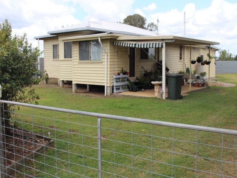 14 Walla St, Gin Gin QLD 4671