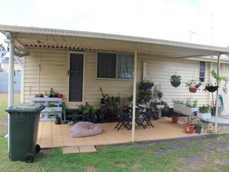 14 Walla St, Gin Gin QLD 4671