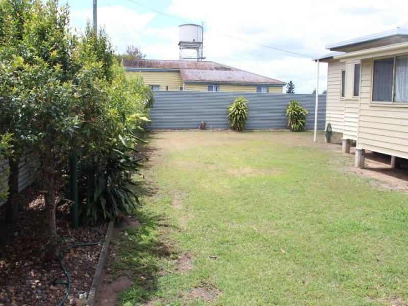 14 Walla St, Gin Gin QLD 4671