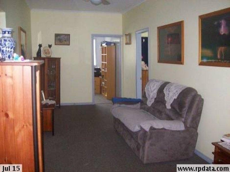 14 Walla St, Gin Gin QLD 4671