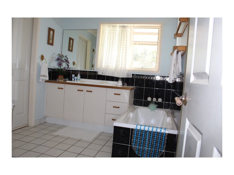 10 Kent Tobin Rd, Gin Gin QLD 4671