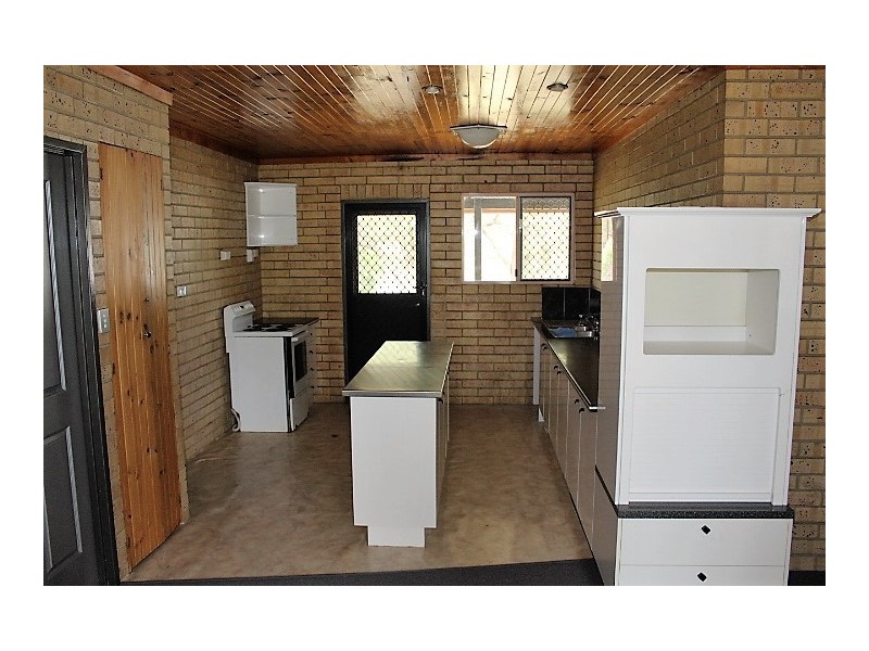 2 Manning St, Gin Gin QLD 4671