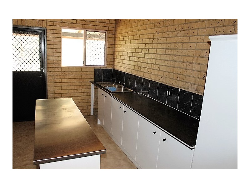 2 Manning St, Gin Gin QLD 4671