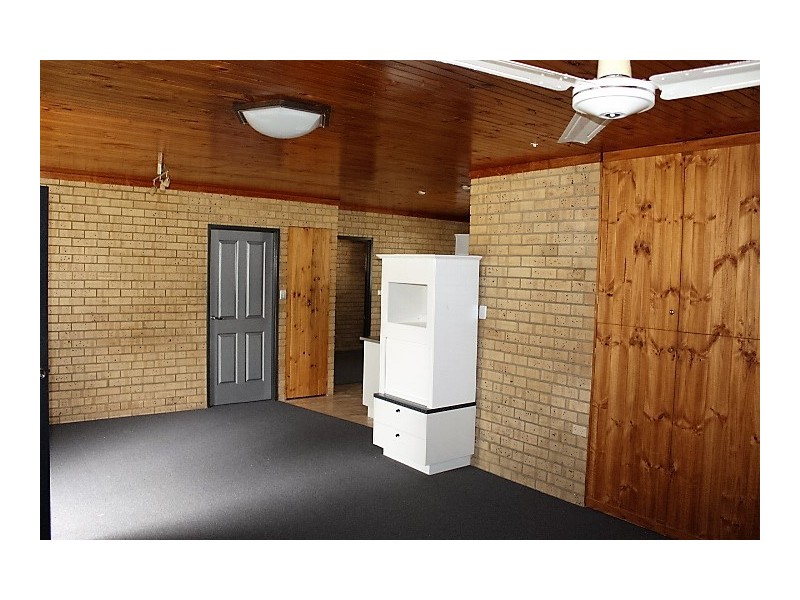 2 Manning St, Gin Gin QLD 4671