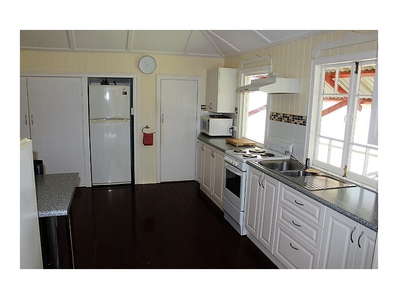 125 Bishops Rd, Gin Gin QLD 4671