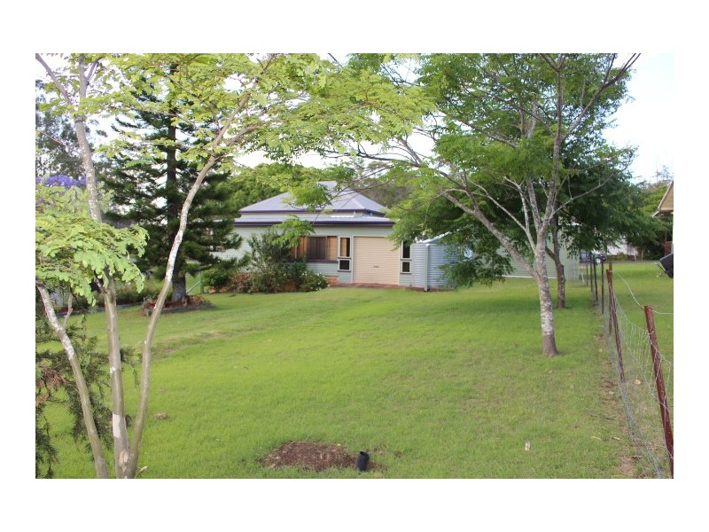 4 Ballantyne Boulevard, Gin Gin QLD 4671