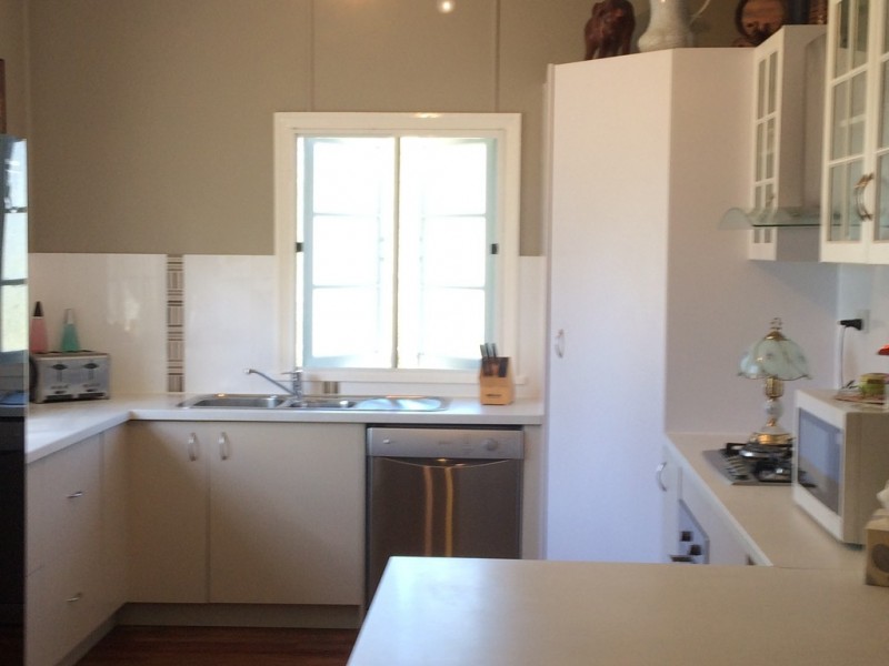 3 Russell St, Mount Perry QLD 4671