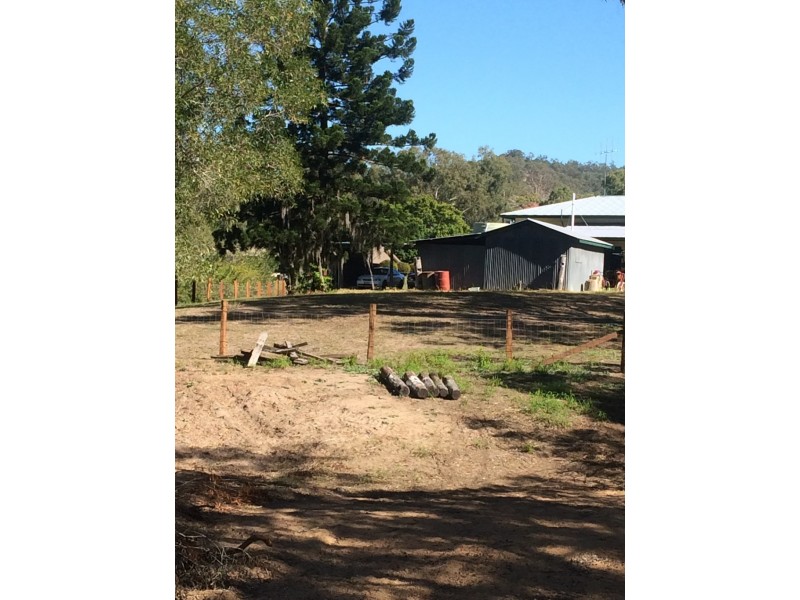 3 Russell St, Mount Perry QLD 4671