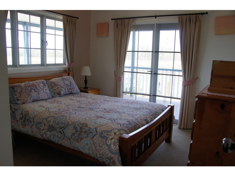 39 Mcleods Rd, Gin Gin QLD 4671