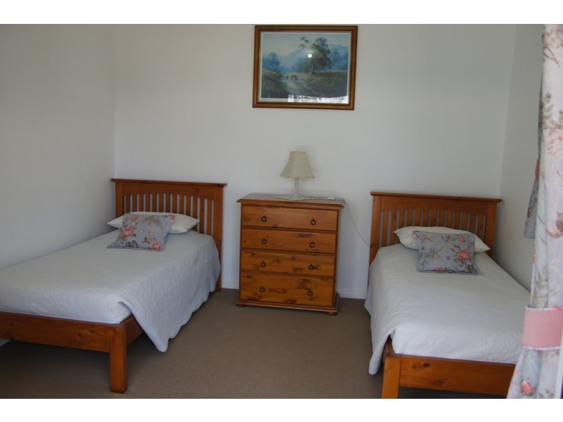 39 Mcleods Rd, Gin Gin QLD 4671