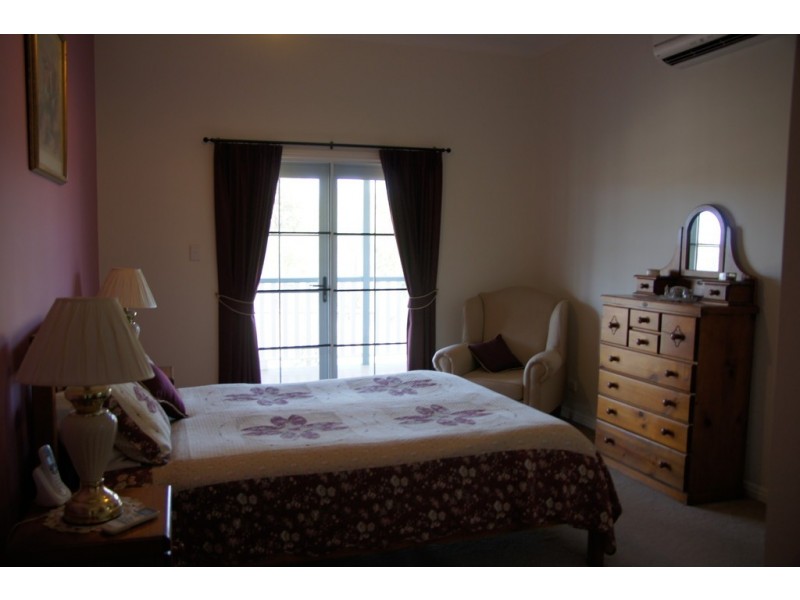 39 Mcleods Rd, Gin Gin QLD 4671