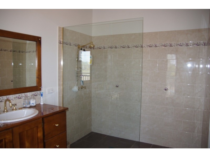 39 Mcleods Rd, Gin Gin QLD 4671