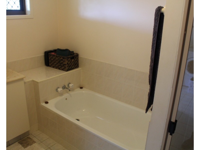 60 Kirkwood Rd, Gin Gin QLD 4671