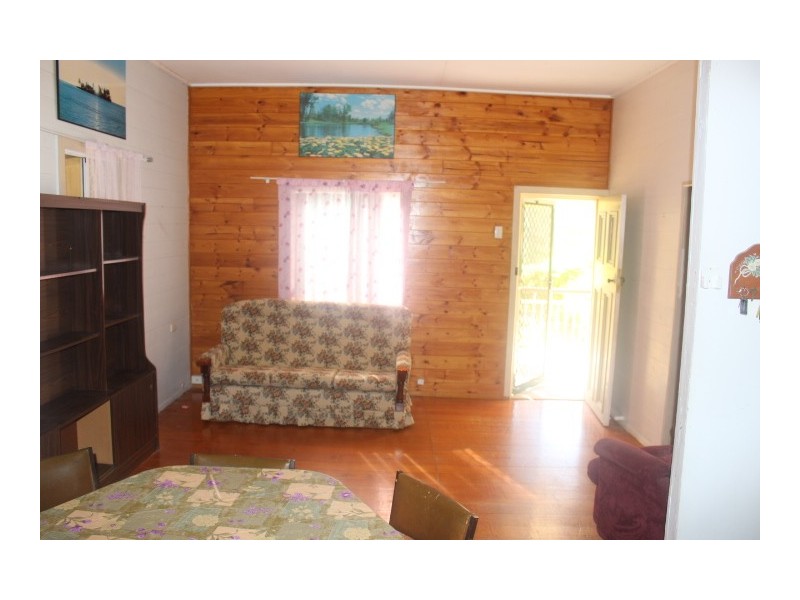 25 Innes St, Gin Gin QLD 4671