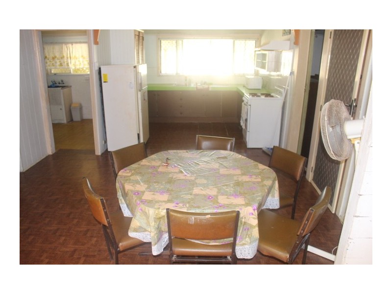 25 Innes St, Gin Gin QLD 4671