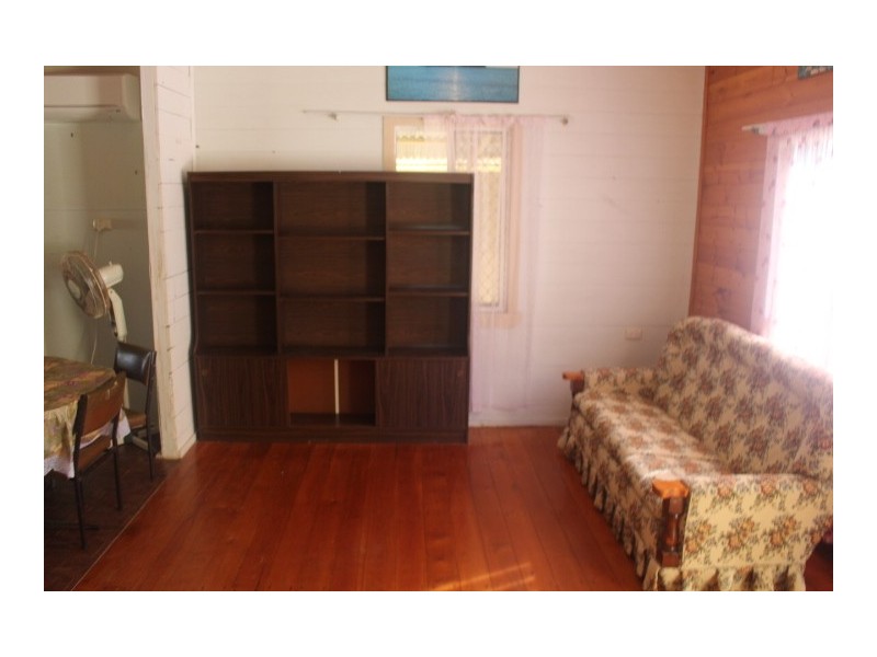 25 Innes St, Gin Gin QLD 4671