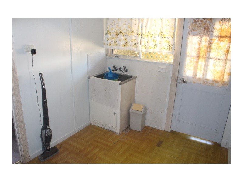 25 Innes St, Gin Gin QLD 4671