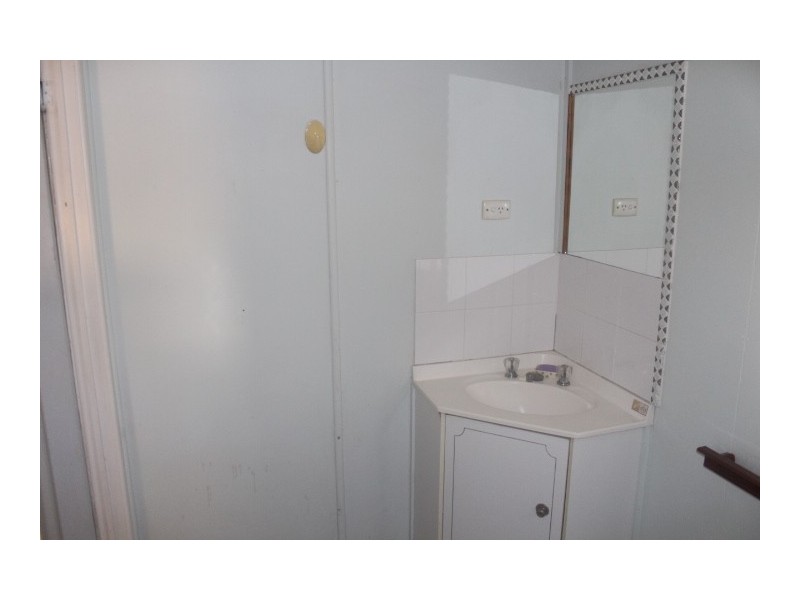 25 Innes St, Gin Gin QLD 4671