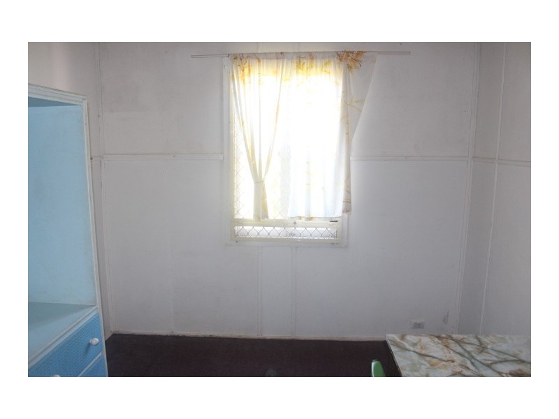 25 Innes St, Gin Gin QLD 4671