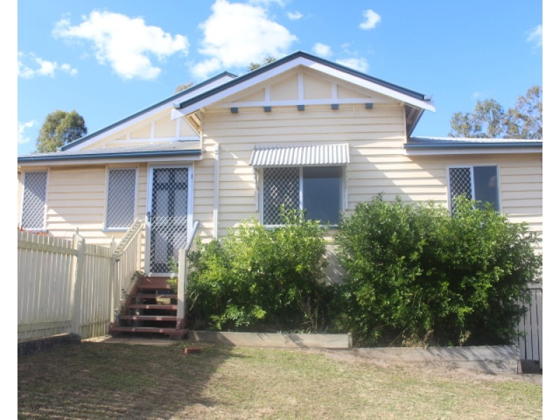 10 Elliott St, Gin Gin QLD 4671