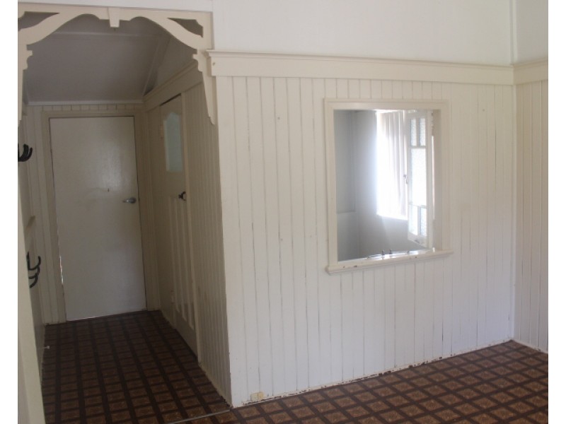 10 Elliott St, Gin Gin QLD 4671