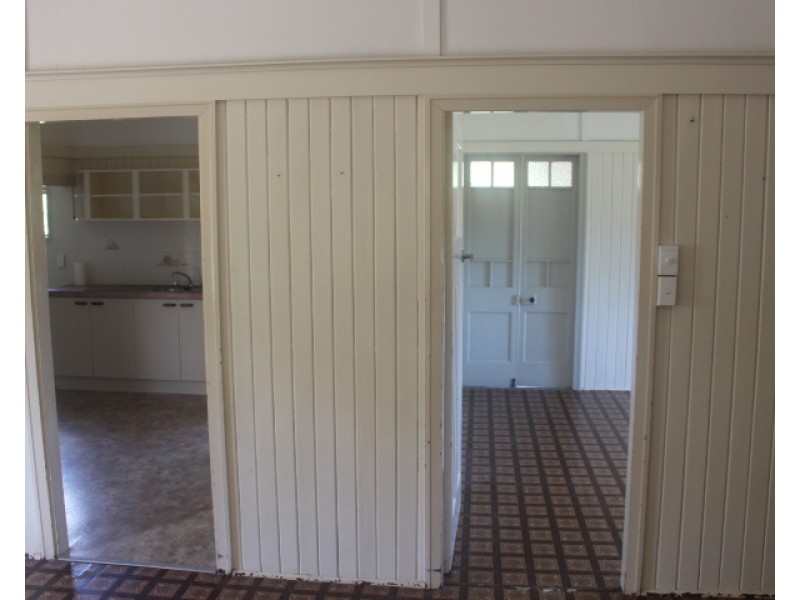 10 Elliott St, Gin Gin QLD 4671