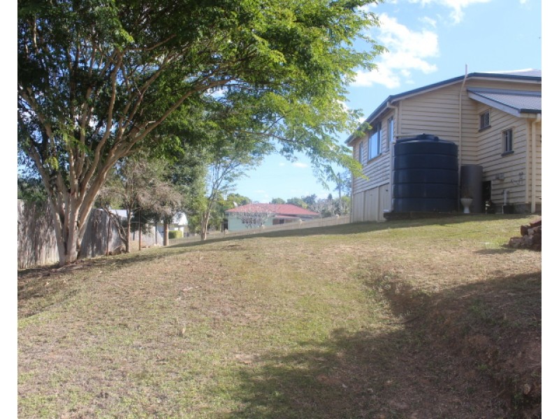 10 Elliott St, Gin Gin QLD 4671