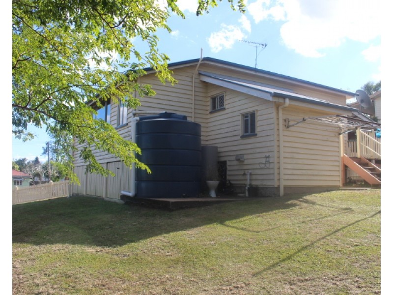 10 Elliott St, Gin Gin QLD 4671