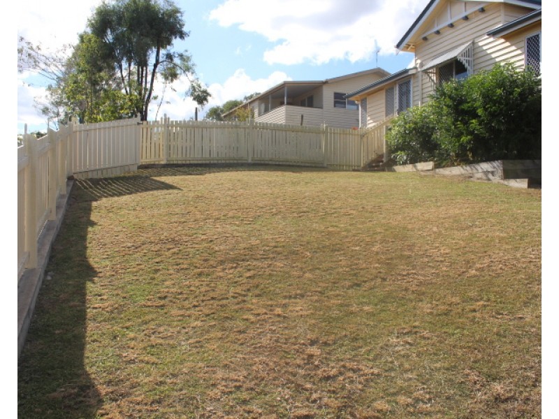 10 Elliott St, Gin Gin QLD 4671