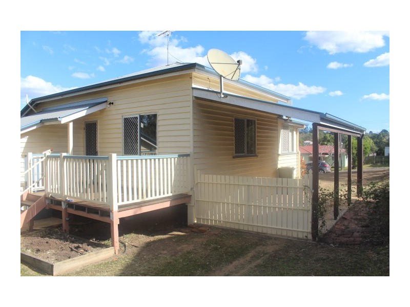 10 Elliott St, Gin Gin QLD 4671