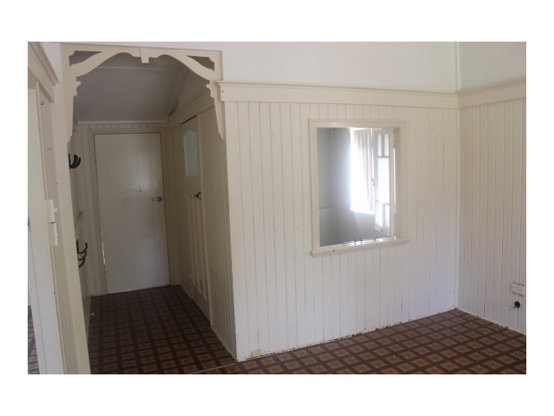 10 Elliott St, Gin Gin QLD 4671