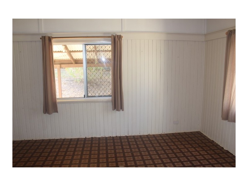 10 Elliott St, Gin Gin QLD 4671