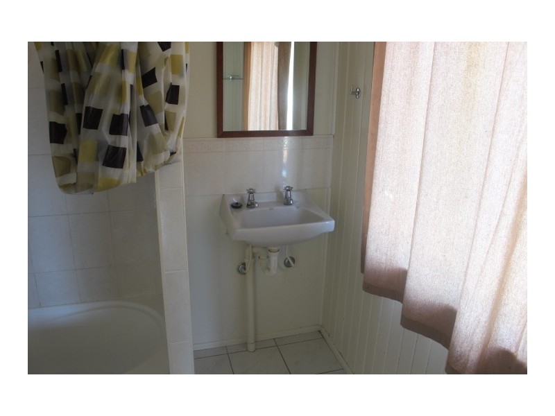 10 Elliott St, Gin Gin QLD 4671