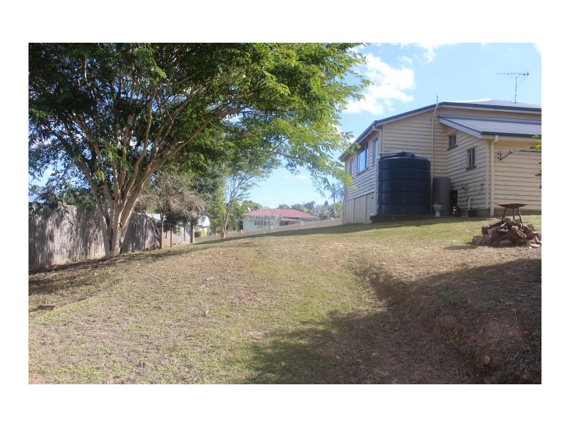 10 Elliott St, Gin Gin QLD 4671