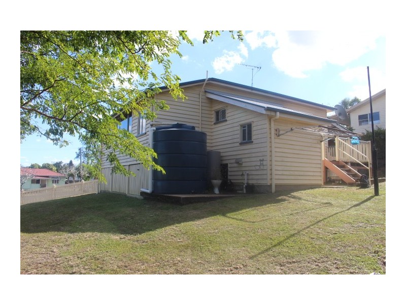 10 Elliott St, Gin Gin QLD 4671