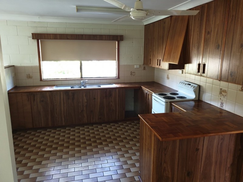 5 High School Rd, Gin Gin QLD 4671