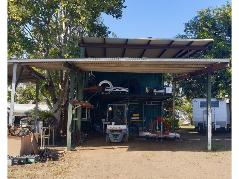 295 Melvilles Rd Maroondan, Gin Gin QLD 4671