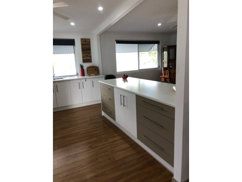 35 Spicer St, Mount Perry QLD 4671