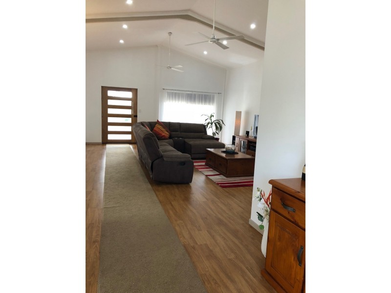 35 Spicer St, Mount Perry QLD 4671