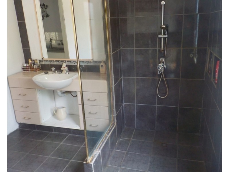 253 Delan Rd Bullyard, Gin Gin QLD 4671